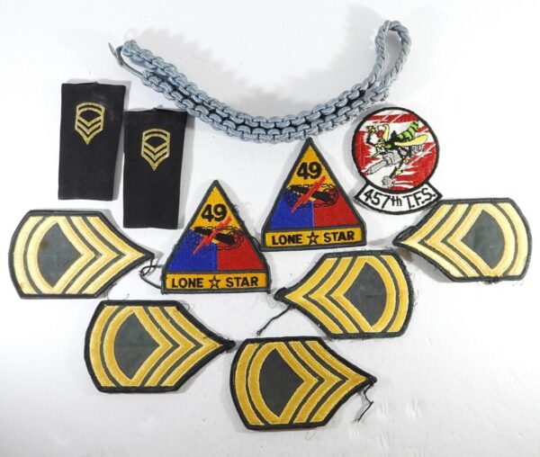 (8) MILITARY PATCHES & SHOULDER GEAR