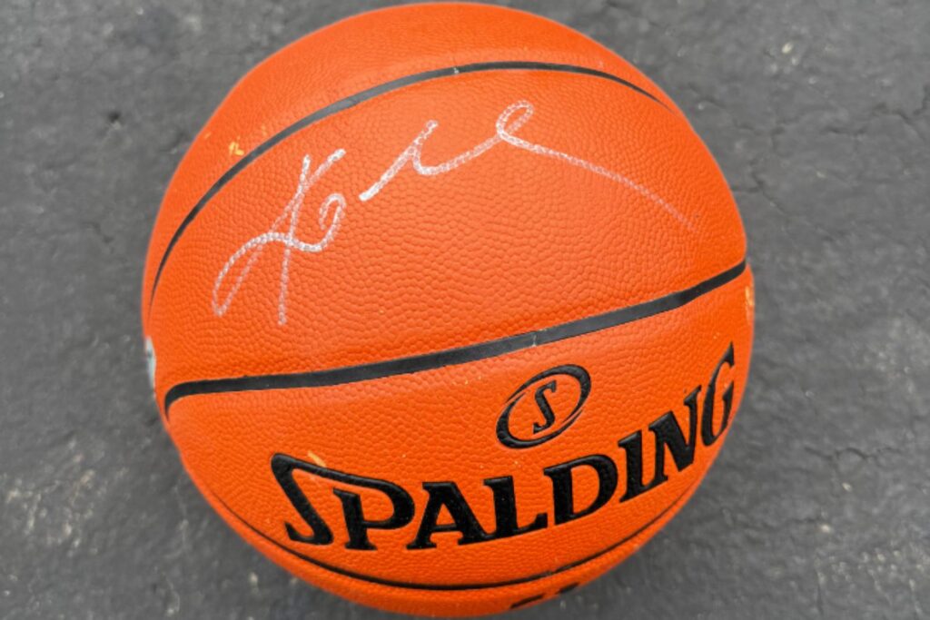 imgi_10_kobe-signed-basketball-vintage-website